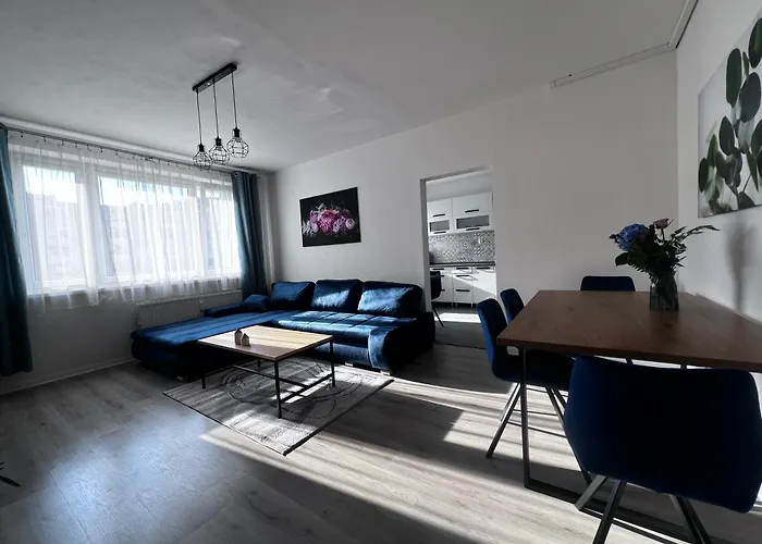 4 Izbovy Family מרטין